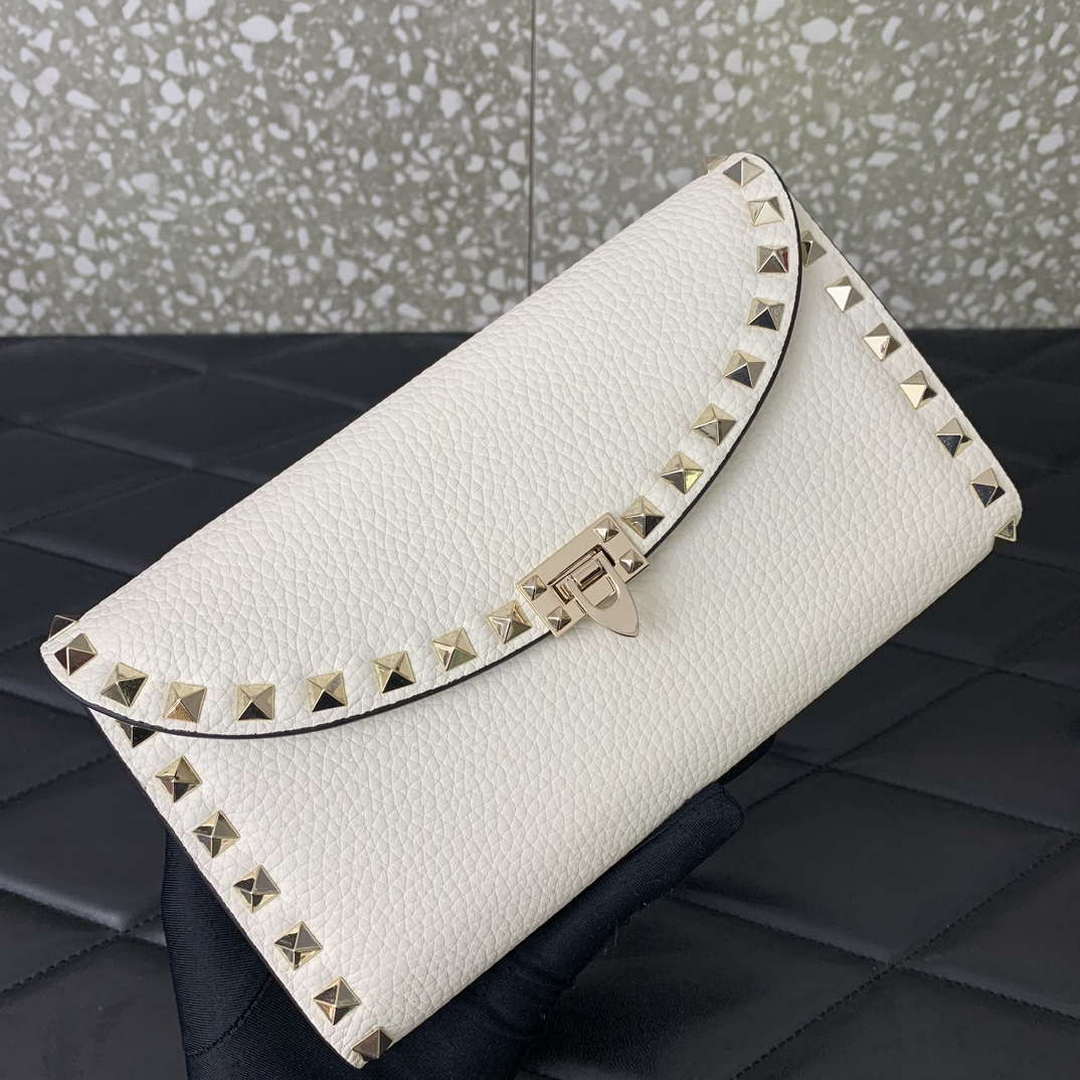 Valentino 4W2P0Z81 Rockstud Wallet With Chain In Grainy Calfskin Bag