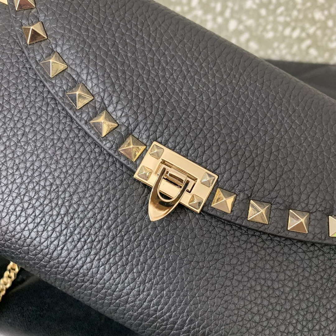 Valentino 4W2P0Z81 Rockstud Wallet With Chain In Grainy Calfskin Bag