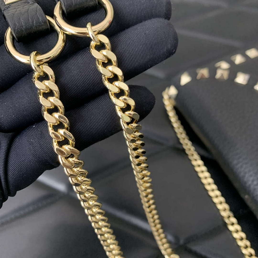 Valentino 4W2P0Z81 Rockstud Wallet With Chain In Grainy Calfskin Bag