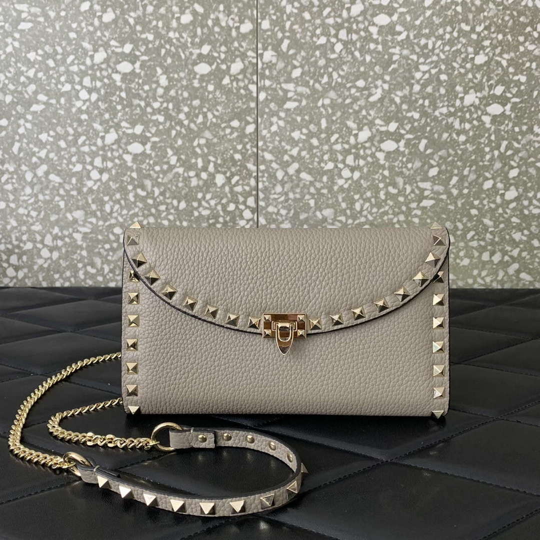 Valentino 4W2P0Z81 Rockstud Wallet With Chain In Grainy Calfskin Bag
