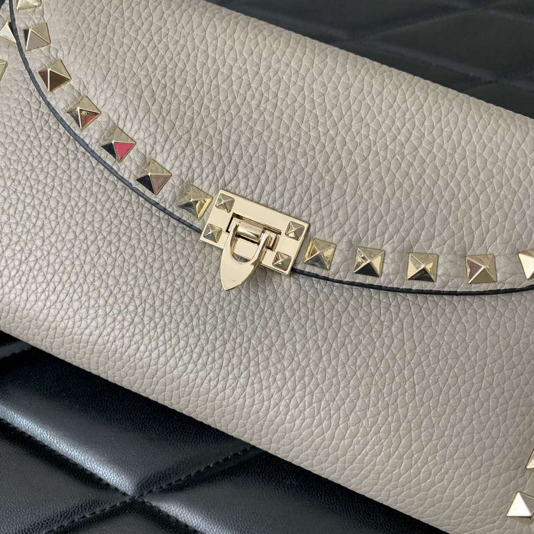 Valentino 4W2P0Z81 Rockstud Wallet With Chain In Grainy Calfskin Bag
