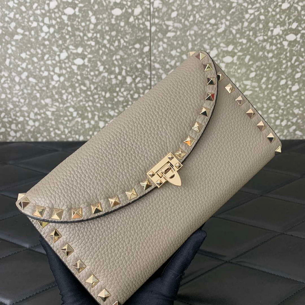 Valentino 4W2P0Z81 Rockstud Wallet With Chain In Grainy Calfskin Bag