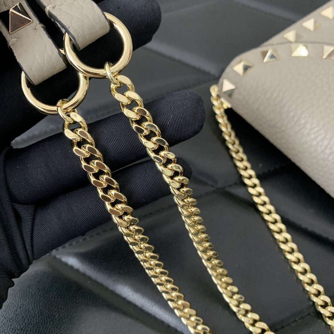 Valentino 4W2P0Z81 Rockstud Wallet With Chain In Grainy Calfskin Bag