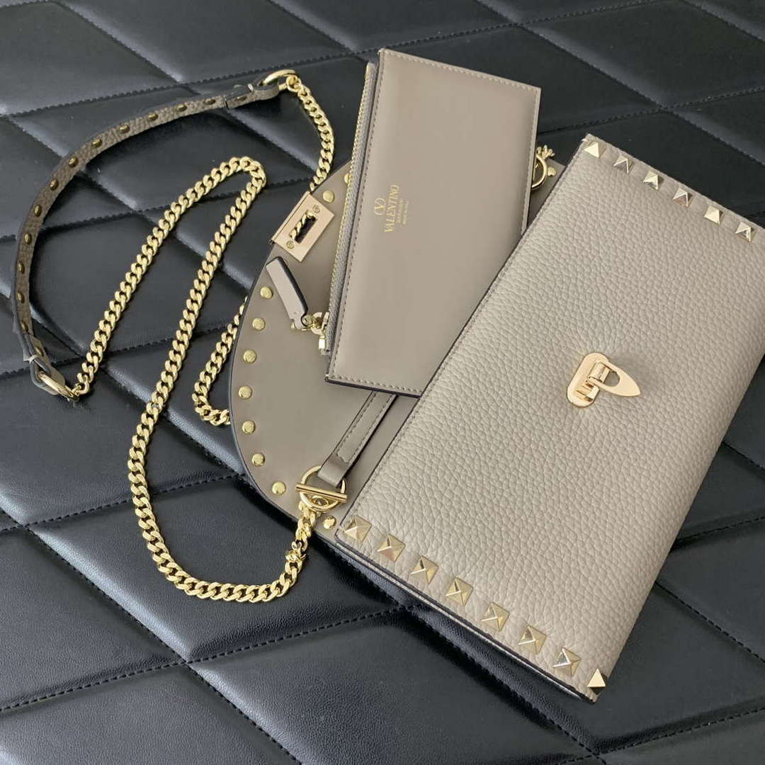 Valentino 4W2P0Z81 Rockstud Wallet With Chain In Grainy Calfskin Bag