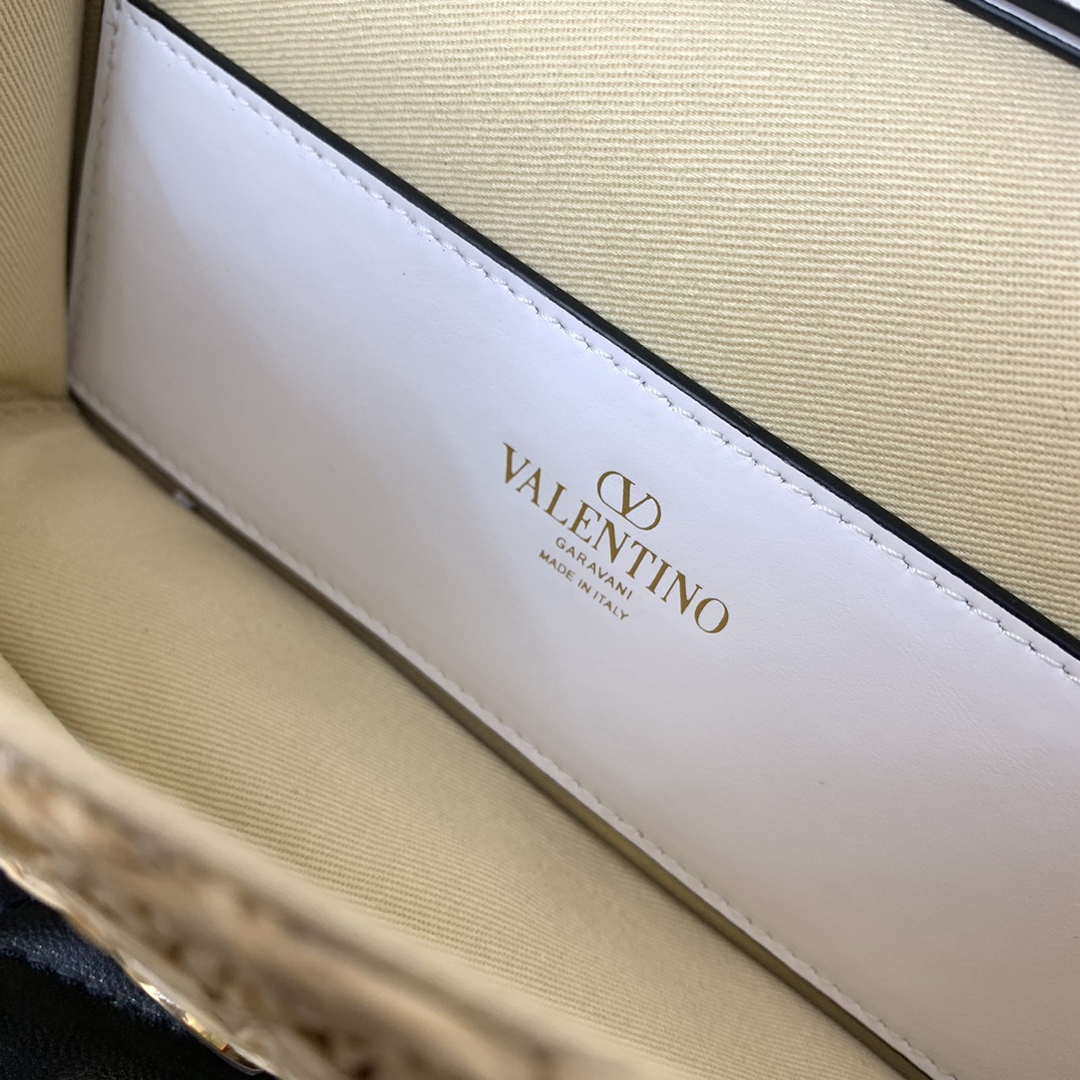 Valentino 5016 Valentino Garavani  loc¨° raffia shoulder bag White