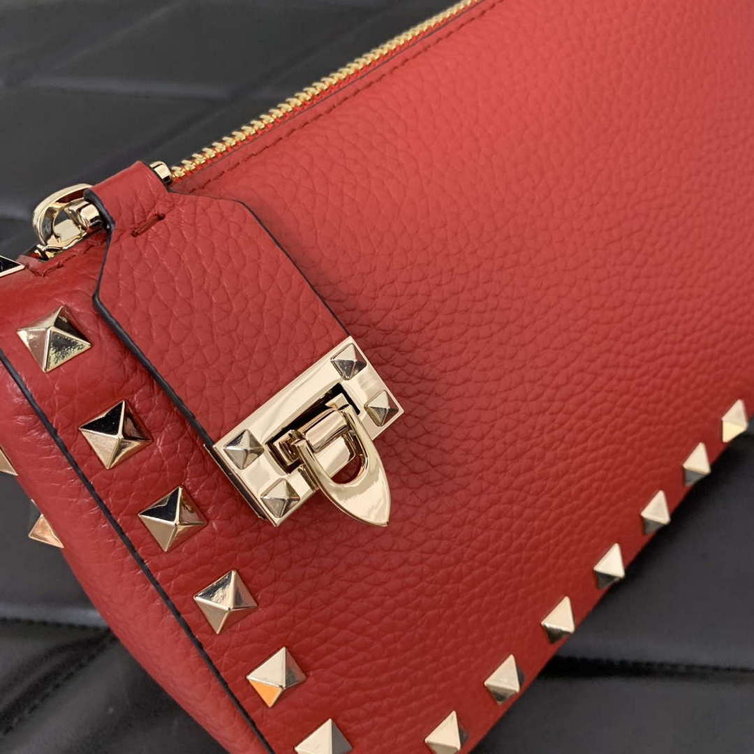 Valentino 5W2B0J47VSF_0NO Small Rockstud Grainy Calfskin Crossbody Bag 0311