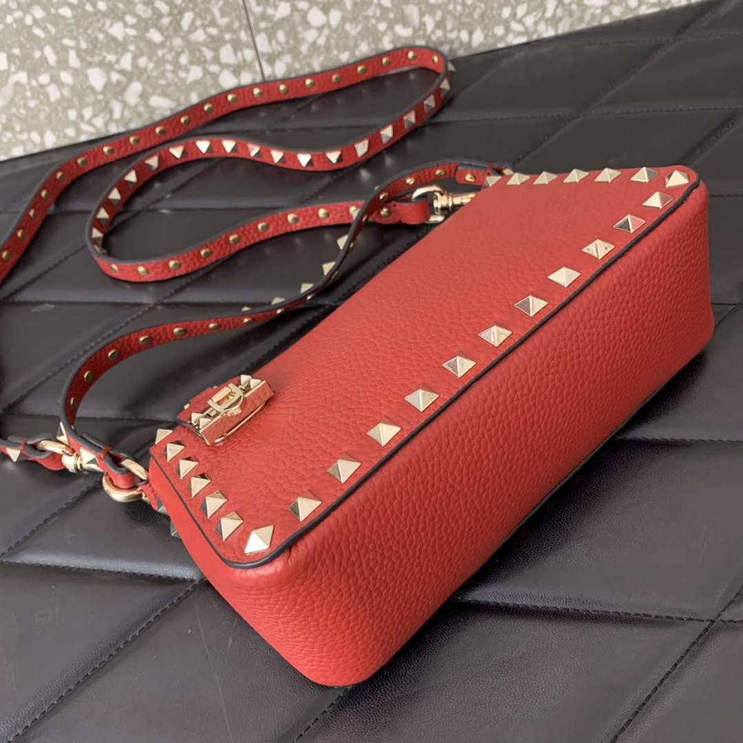 Valentino 5W2B0J47VSF_0NO Small Rockstud Grainy Calfskin Crossbody Bag 0311
