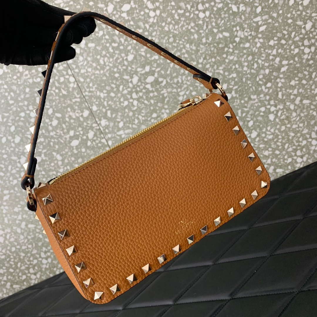 Valentino 5W2B0J47VSF_0NO Small Rockstud Grainy Calfskin Crossbody Bag 0311