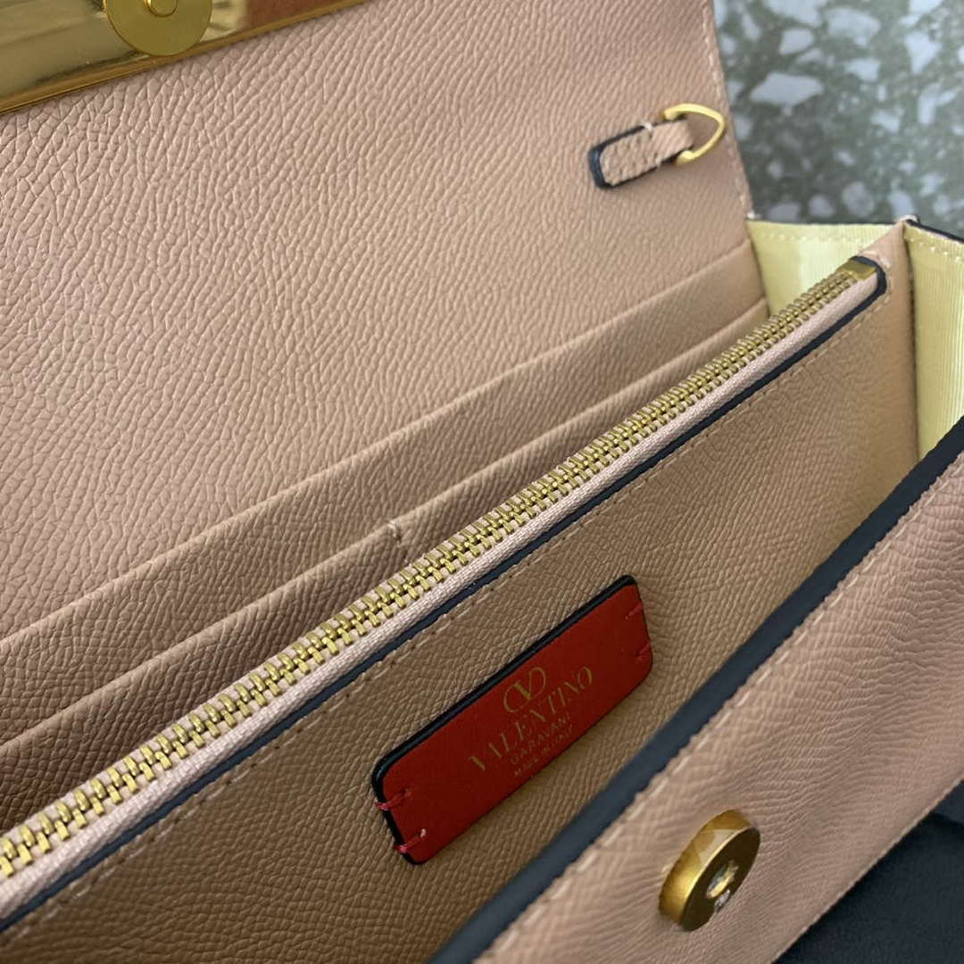 Valentino 5W2P0S93RQR_GF9 Vlogo Signature Grainy Calfskin Wallet With Chain 061
