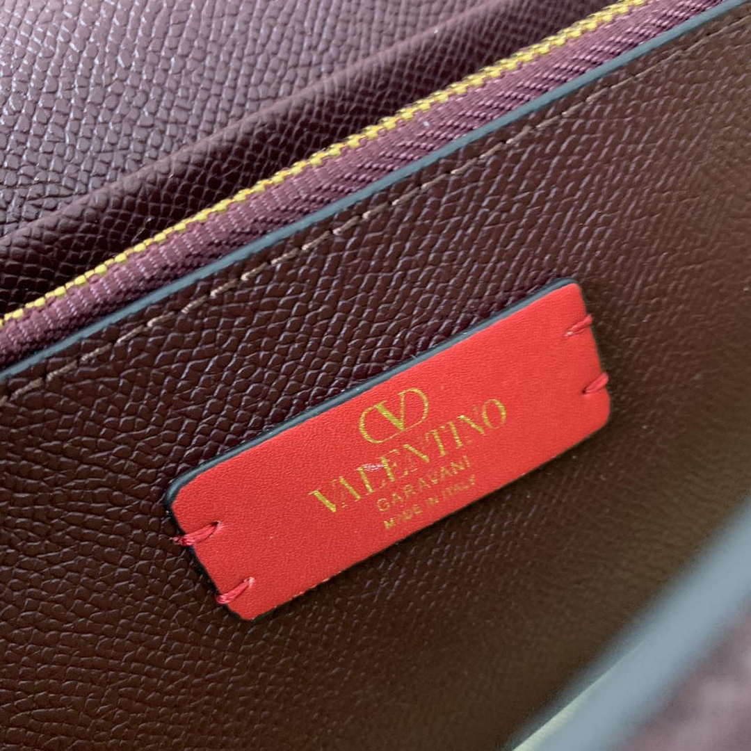Valentino 5W2P0S93RQR_GF9 Vlogo Signature Grainy Calfskin Wallet With Chain 061