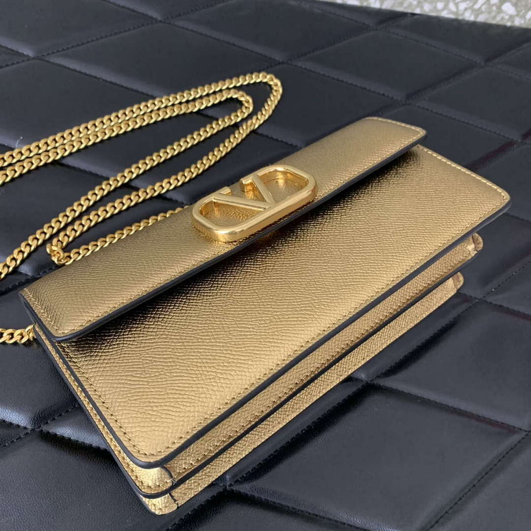 Valentino 5W2P0S93RQR_GF9 Vlogo Signature Grainy Calfskin Wallet With Chain 061