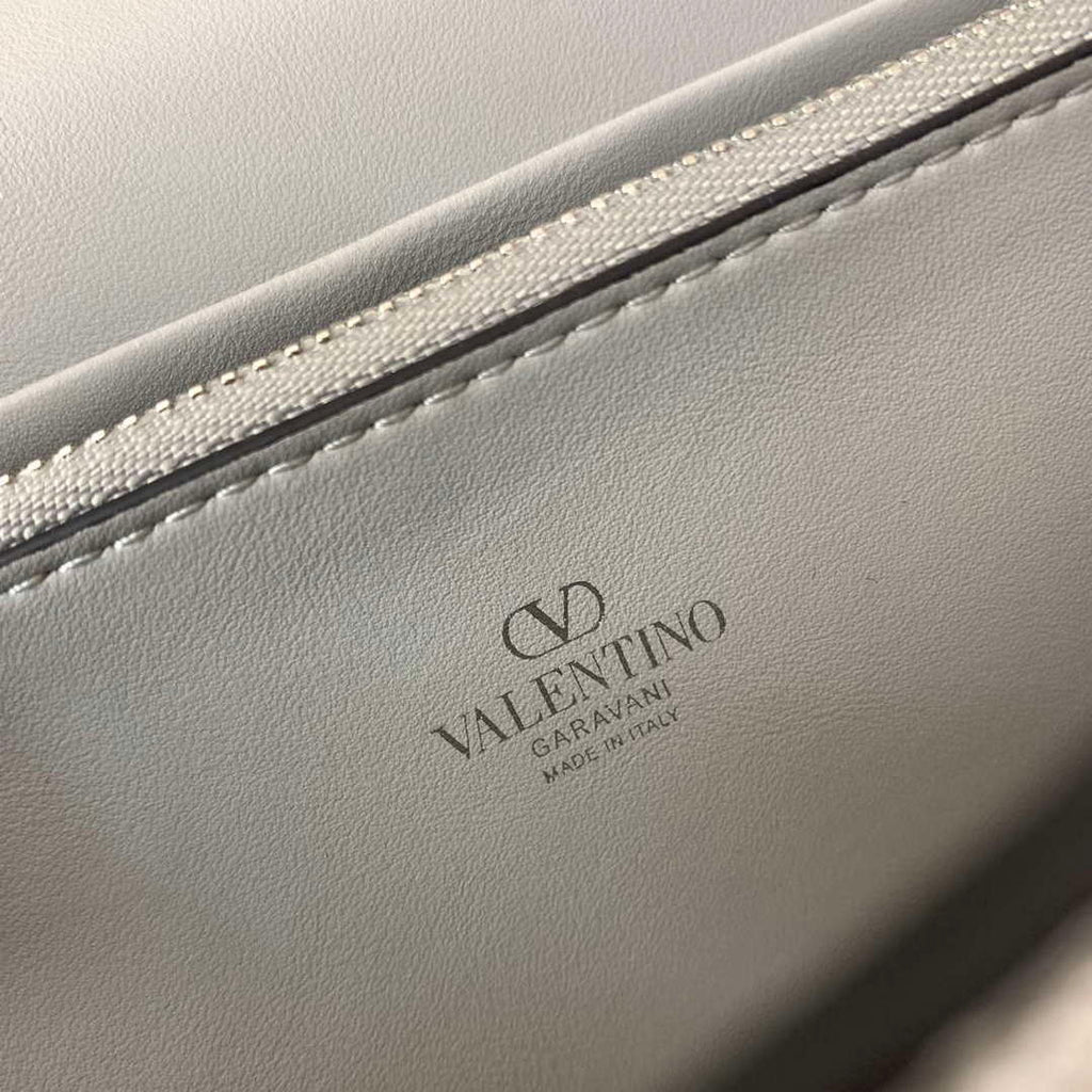 Valentino 5W2P0S93RQR_GF9 Vlogo Signature Grainy Calfskin Wallet With Chain 061
