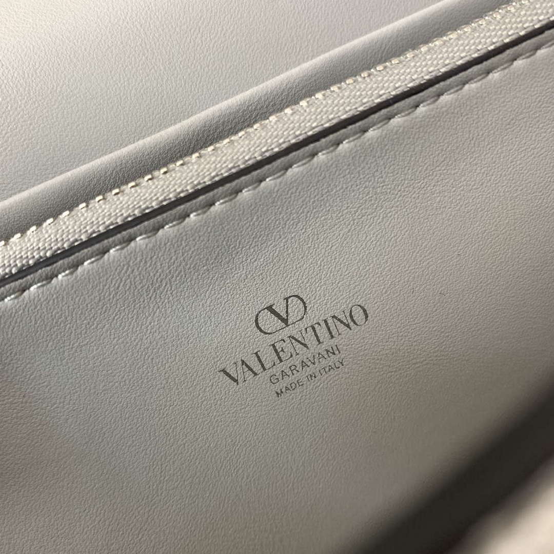 Valentino 5W2P0S93RQR_GF9 Vlogo Signature Grainy Calfskin Wallet With Chain 061