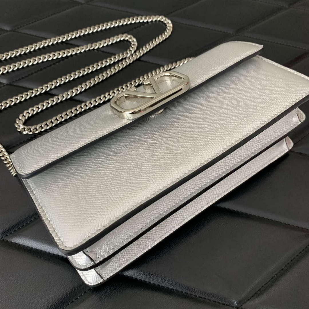 Valentino 5W2P0S93RQR_GF9 Vlogo Signature Grainy Calfskin Wallet With Chain 061