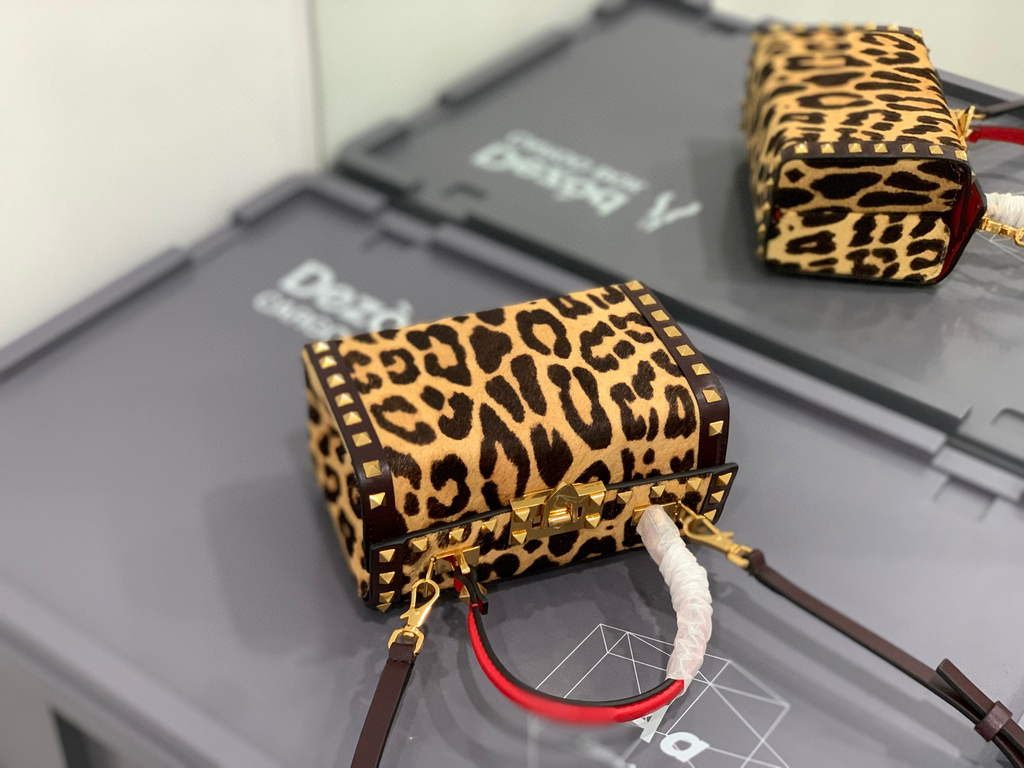 Valentino 7300 Rockstud Alcove Grainy Calfskin BOX Bag XW2B0J73 Leopard print