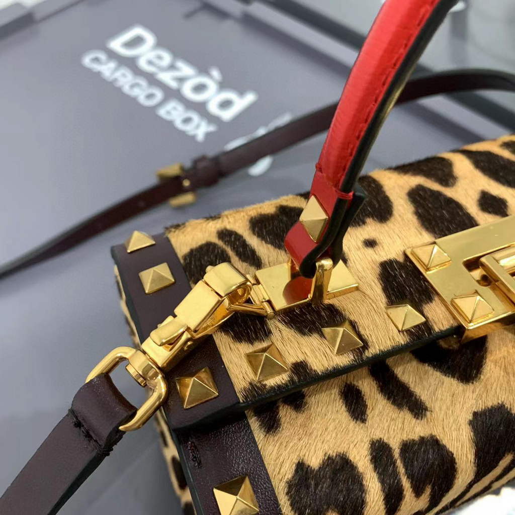 Valentino 7300 Rockstud Alcove Grainy Calfskin BOX Bag XW2B0J73 Leopard print
