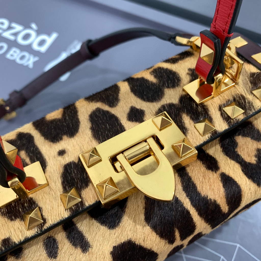 Valentino 7300 Rockstud Alcove Grainy Calfskin BOX Bag XW2B0J73 Leopard print