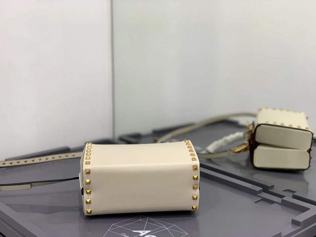 Valentino 7300 Rockstud Alcove Grainy Calfskin BOX Bag XW2B0J73 Beige