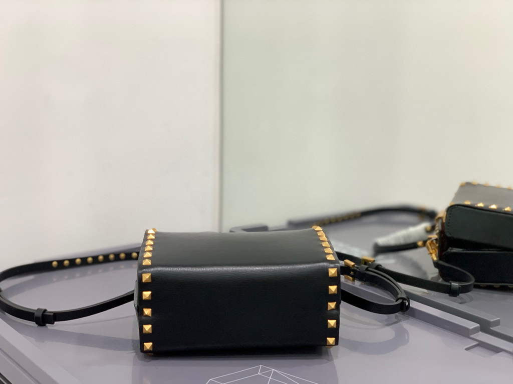 Valentino 7300 Rockstud Alcove Grainy Calfskin BOX Bag XW2B0J73 Black