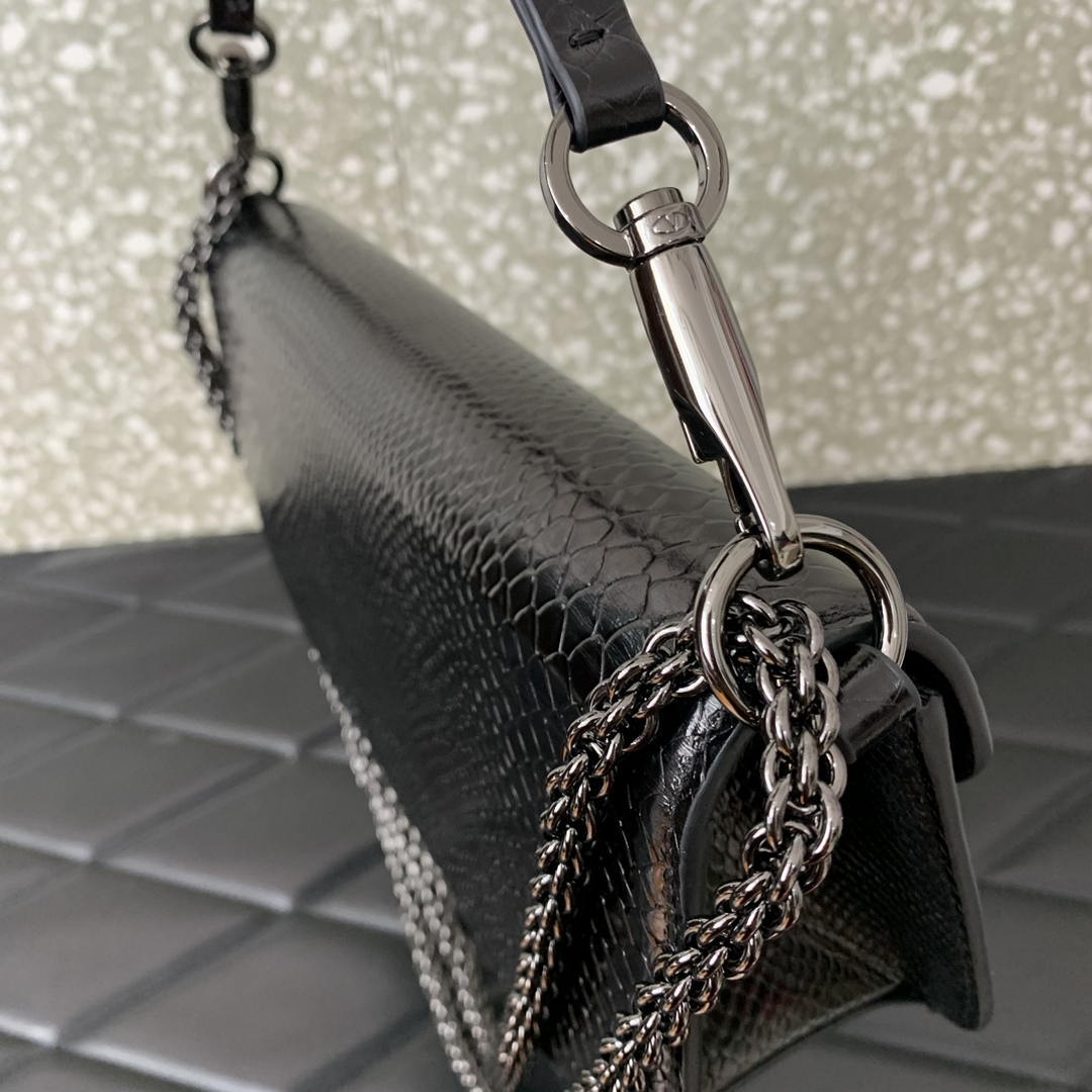 Valentino 8W2B0K53SPV_C8N Garavani Locò Large shoulder bag in laminated elaphe 6030 Black