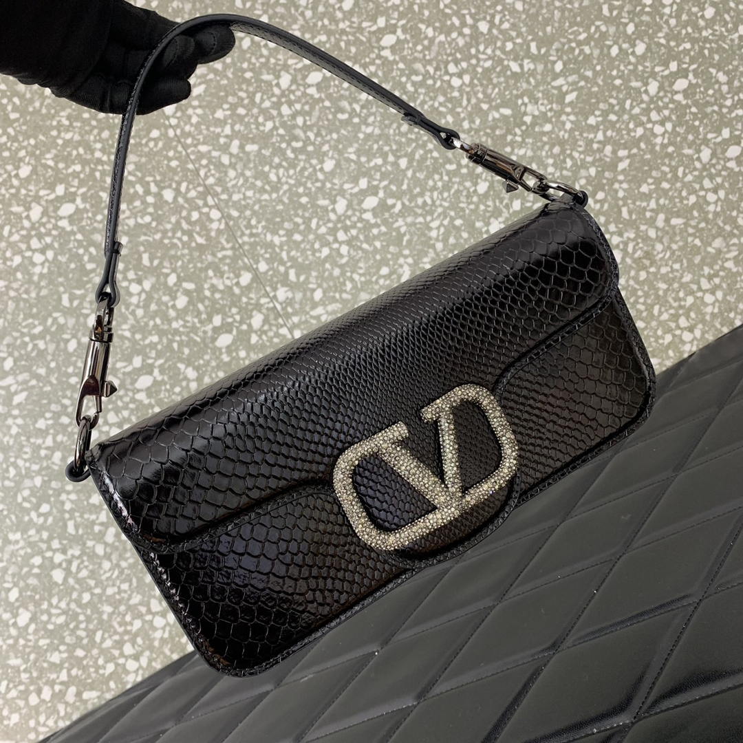 Valentino 8W2B0K53SPV_C8N Garavani Locò Large shoulder bag in laminated elaphe 6030 Black