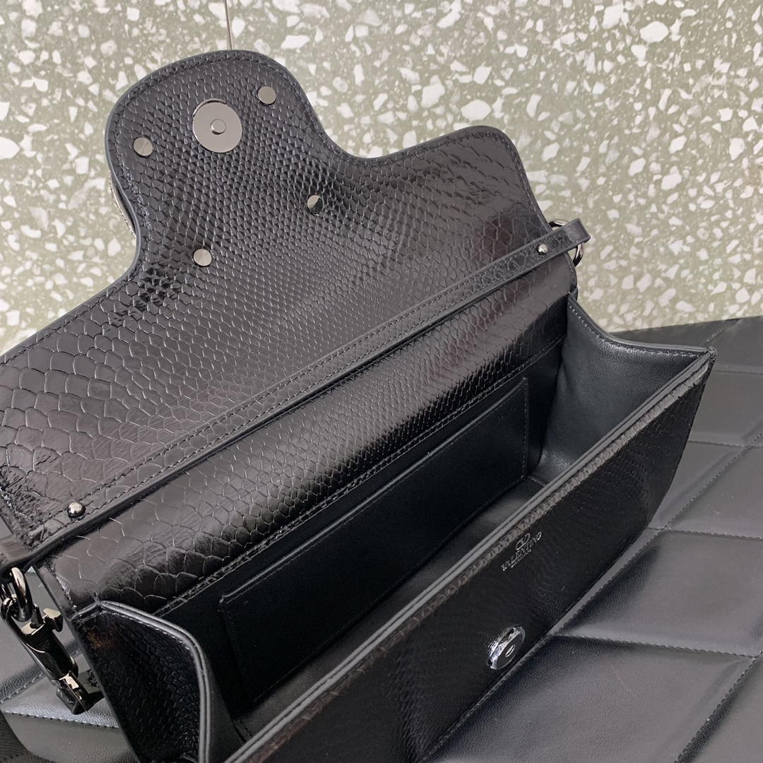 Valentino 8W2B0K53SPV_C8N Garavani Locò Large shoulder bag in laminated elaphe 6030 Black