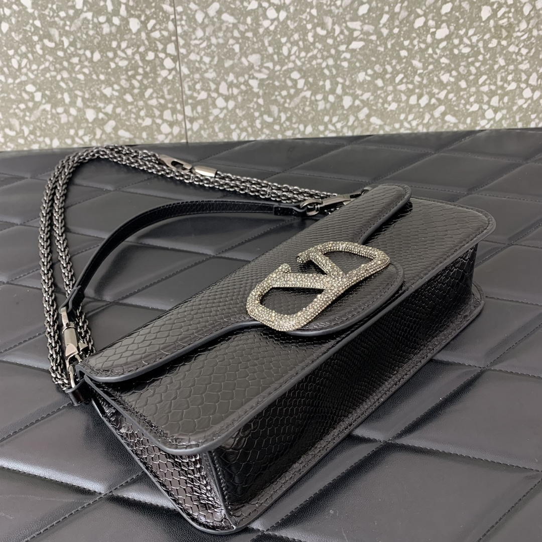 Valentino 8W2B0K53SPV_C8N Garavani Locò Large shoulder bag in laminated elaphe 6030 Black