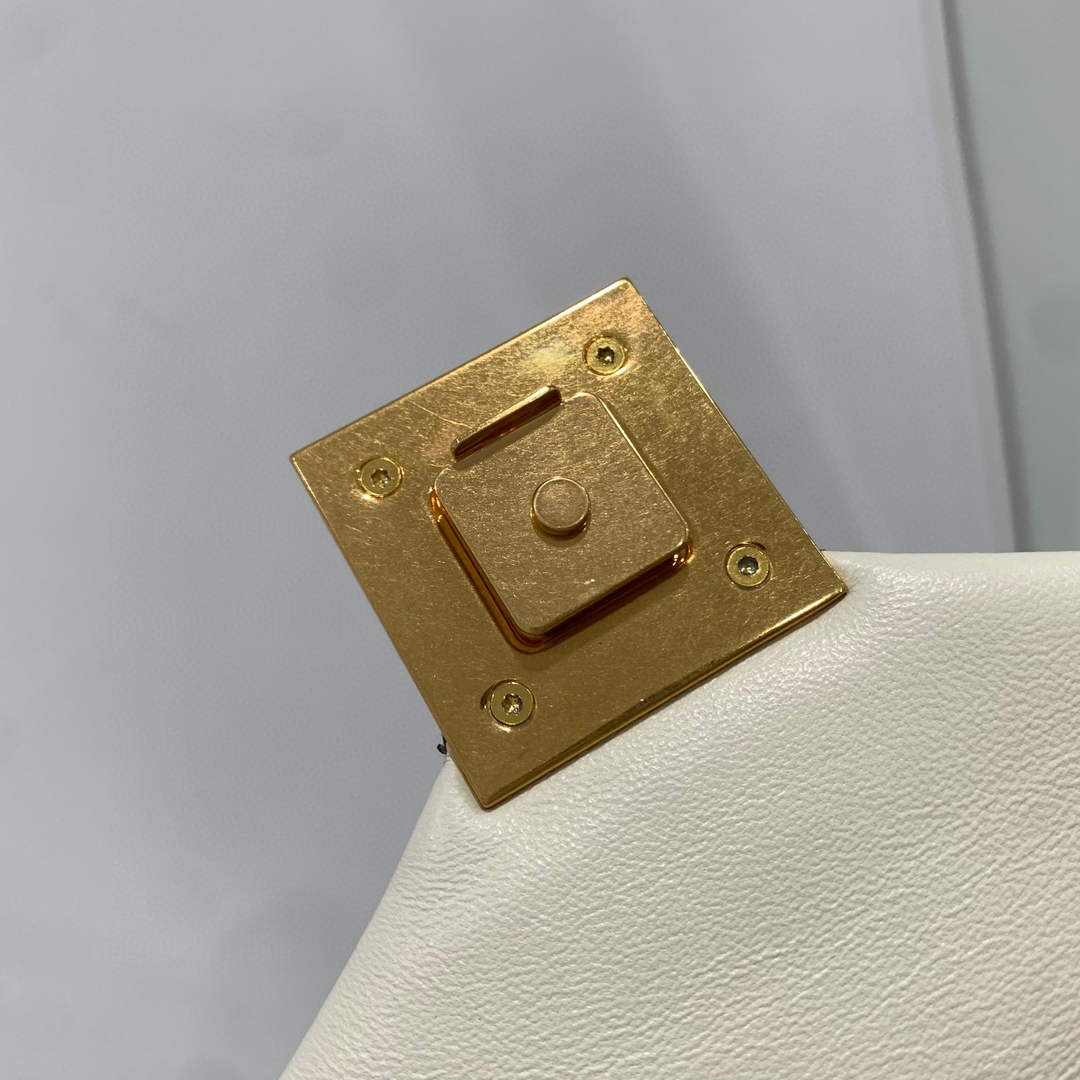 Valentino One Stud Nappa Bag With Chain 1215 Beige