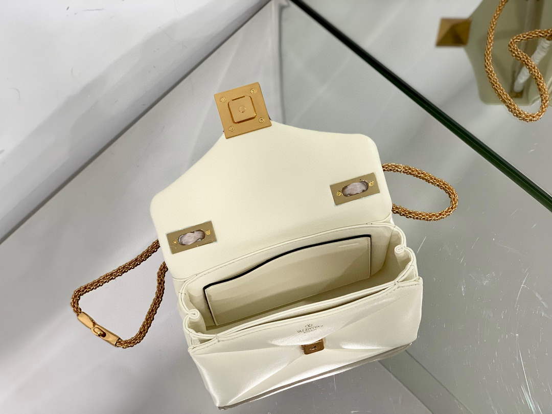 Valentino One Stud Nappa Bag With Chain 1215 Beige