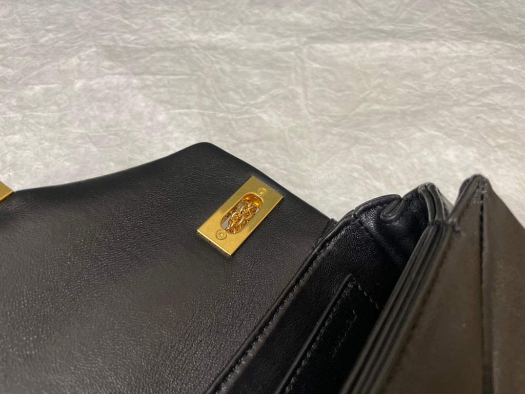 Valentino One Stud Nappa Bag With Chain 1215 Black Gold