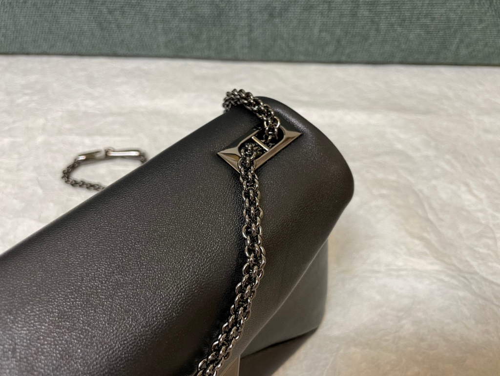Valentino One Stud Nappa Bag With Chain 1215 Black