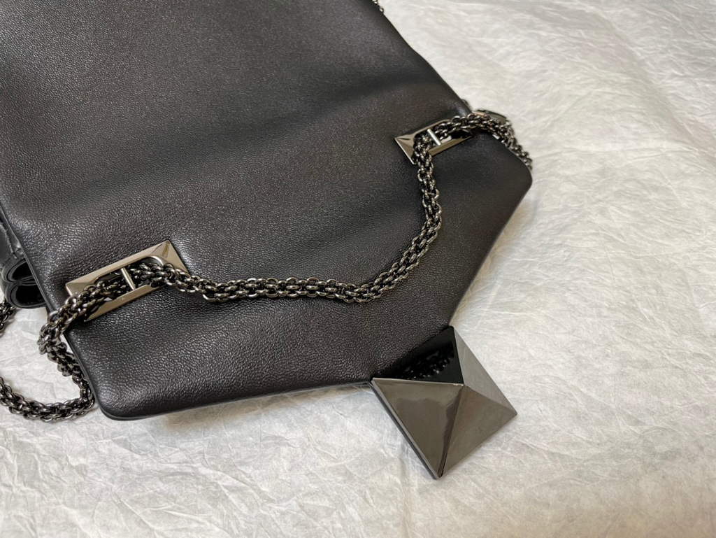 Valentino One Stud Nappa Bag With Chain 1215 Black