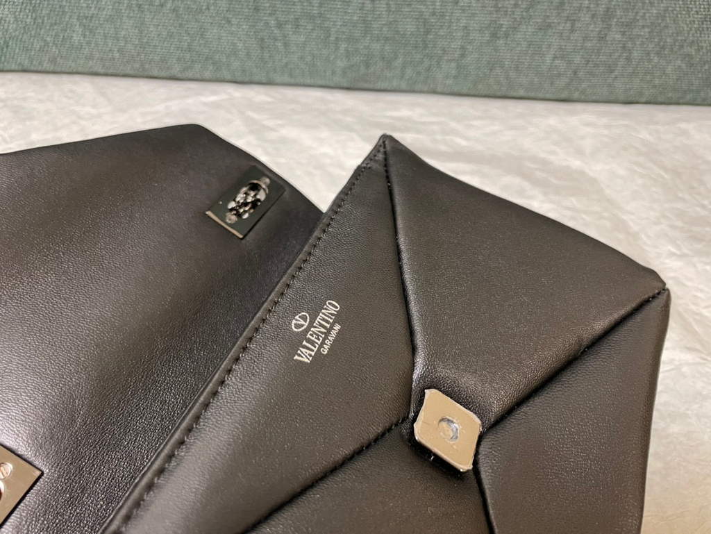 Valentino One Stud Nappa Bag With Chain 1215 Black