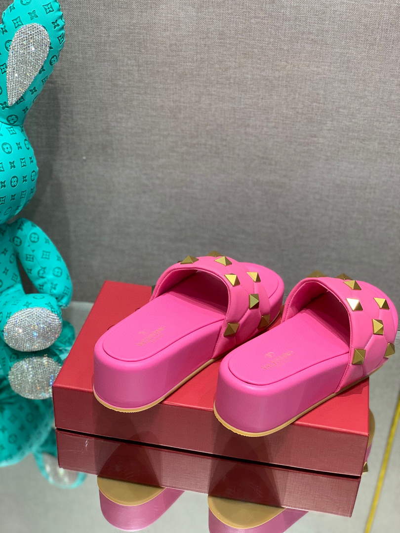 Valentino Stud Flatform Slide Sandal in Quilted Nappa V78103