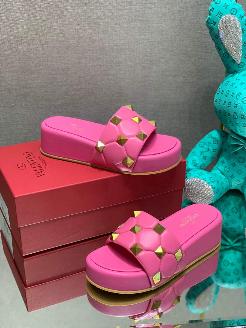 Valentino Stud Flatform Slide Sandal in Quilted Nappa V78103