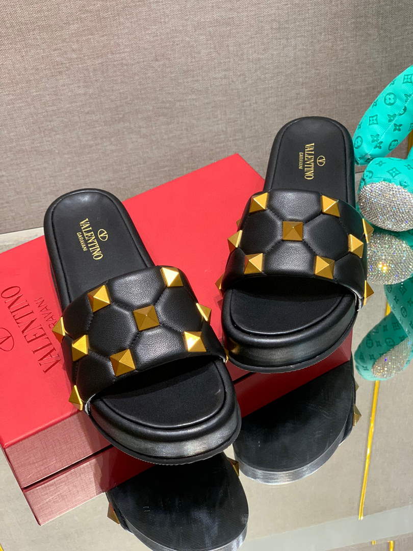 Valentino Stud Flatform Slide Sandal in Quilted Nappa V78104