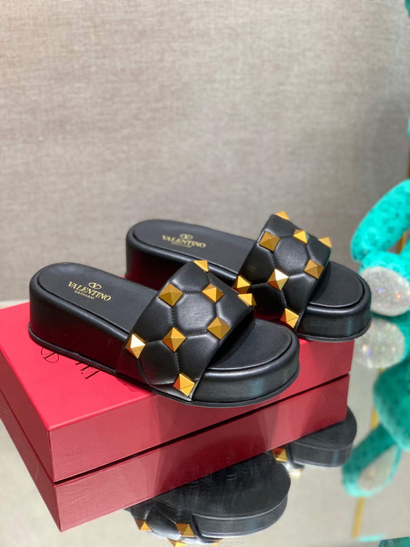 Valentino Stud Flatform Slide Sandal in Quilted Nappa V78104