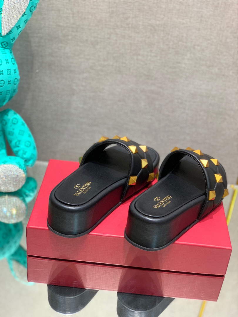 Valentino Stud Flatform Slide Sandal in Quilted Nappa V78104