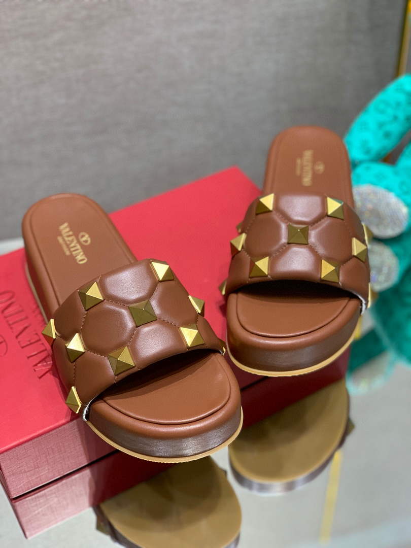 Valentino Stud Flatform Slide Sandal in Quilted Nappa V78105
