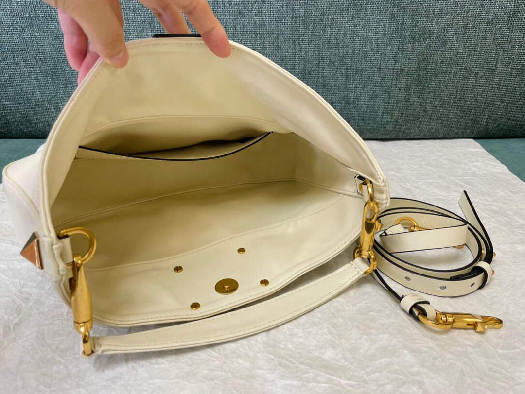 Valentino V0570 Stud Sign Grainy Calfskin Hobo Bag Light Ivory