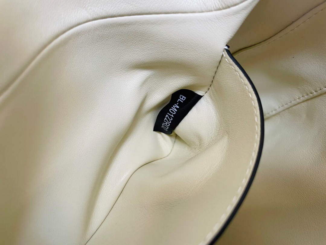 Valentino V0570 Stud Sign Grainy Calfskin Hobo Bag Light Ivory