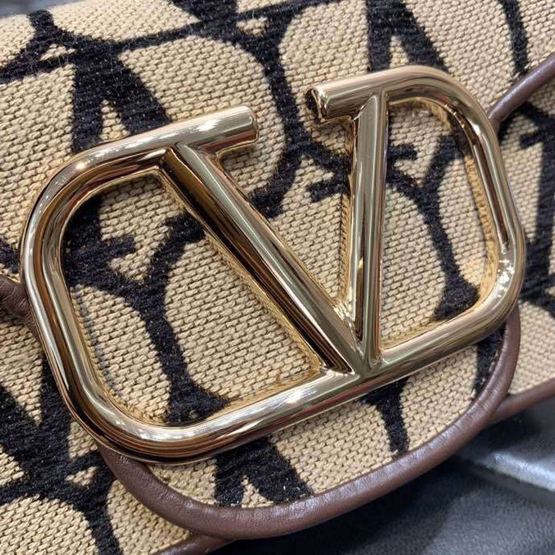 Valentino VAL352M3 loco small shoulder bag valentino garavani Apricot