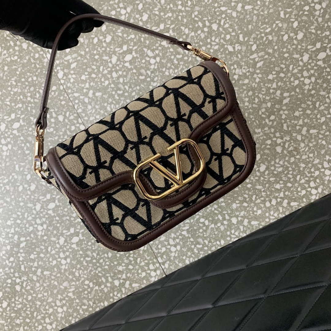 Valentino VAL352M4 loco small shoulder bag valentino garavani Apricot