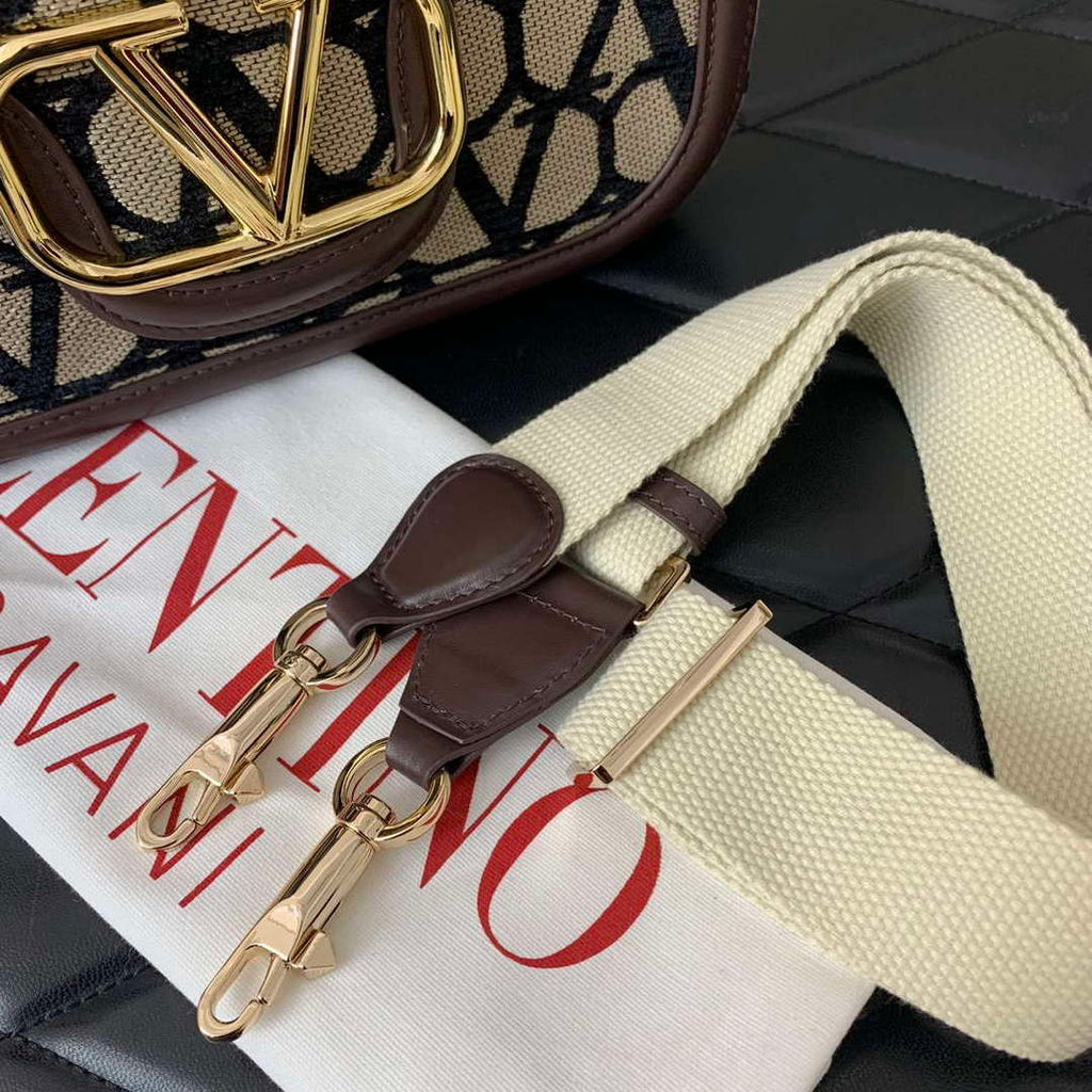 Valentino VAL352M4 loco small shoulder bag valentino garavani Apricot