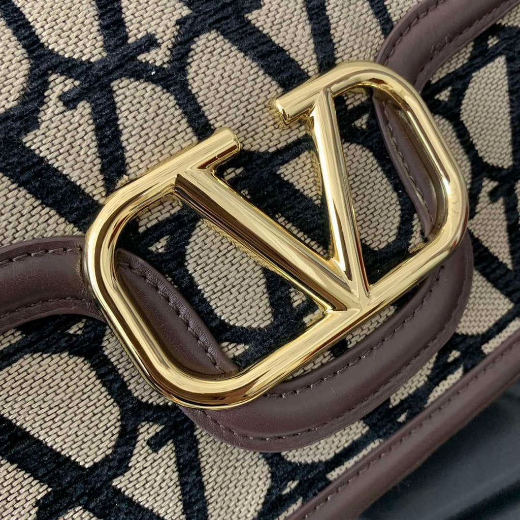 Valentino VAL352M4 loco small shoulder bag valentino garavani Apricot