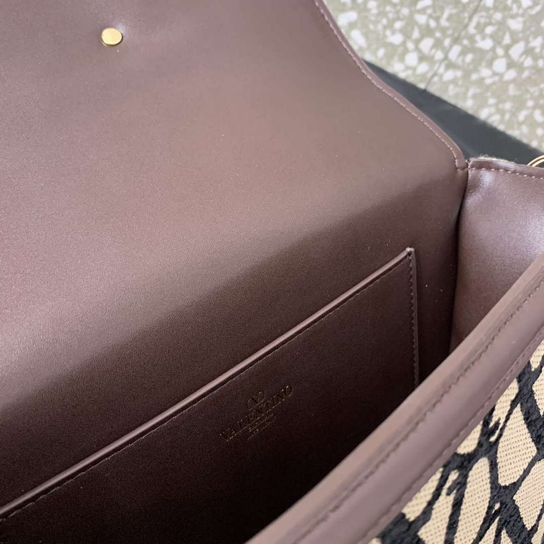 Valentino VAL352M4 loco small shoulder bag valentino garavani Apricot