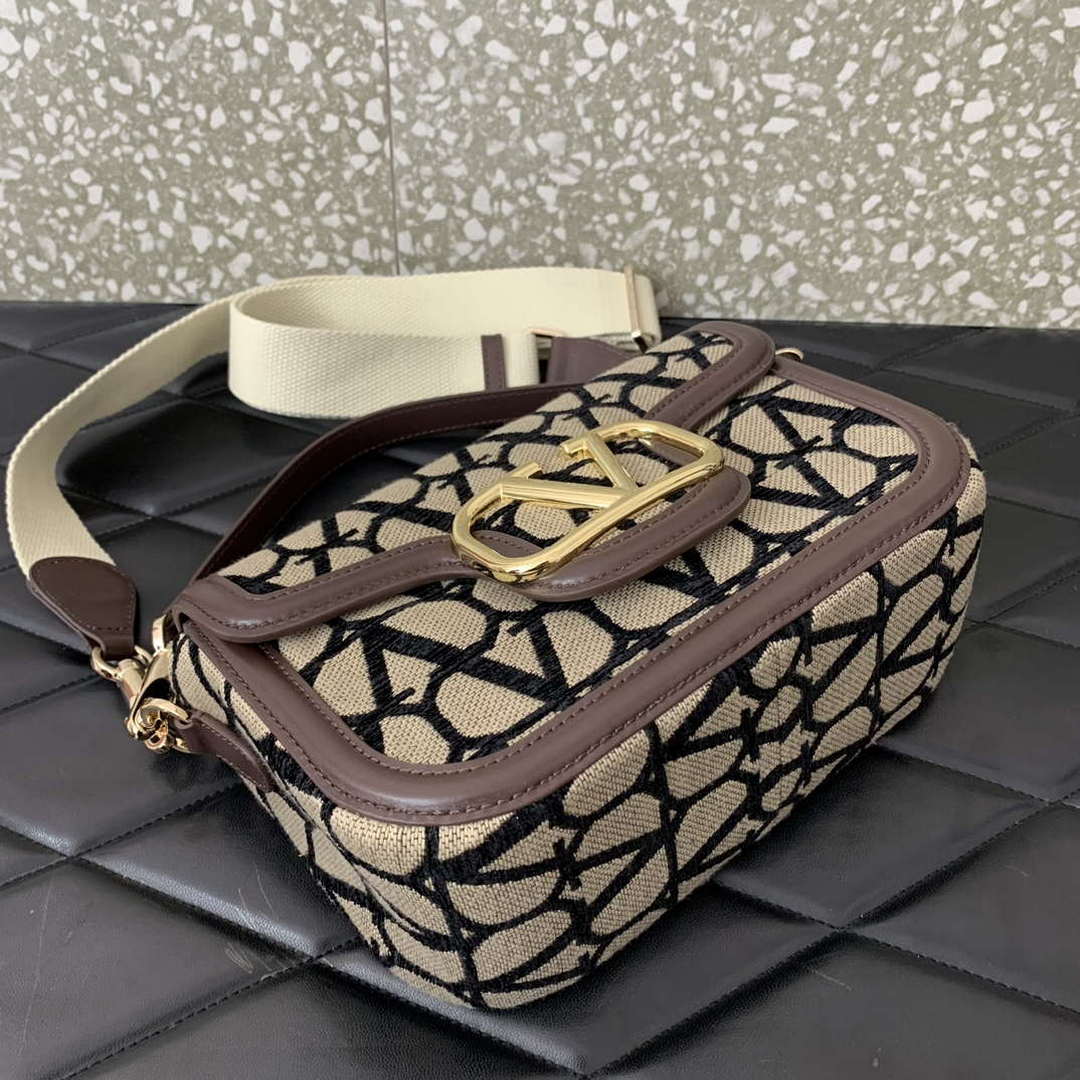 Valentino VAL352M4 loco small shoulder bag valentino garavani Apricot