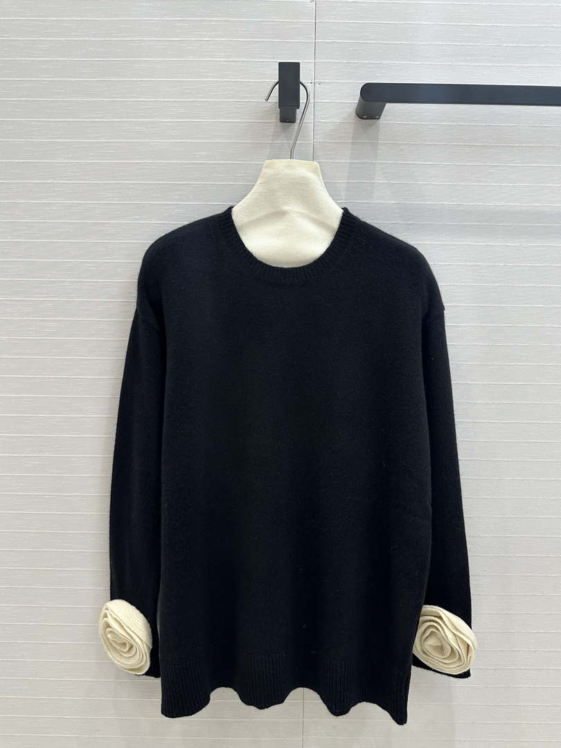 Valentino Women's Clothing Sweater Rose Sleeves Beige V38111