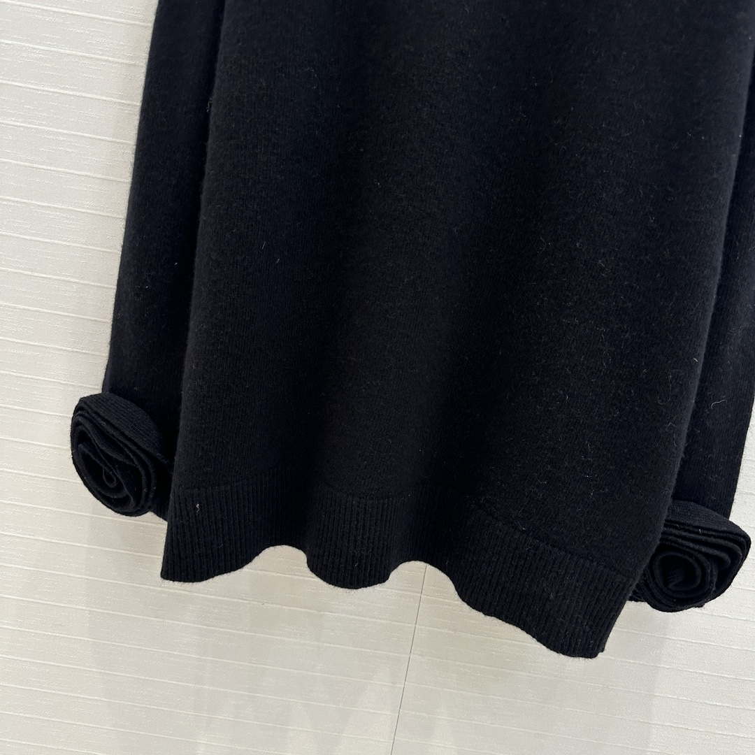 Valentino Women's Clothing Sweater Rose Sleeves Black V38110