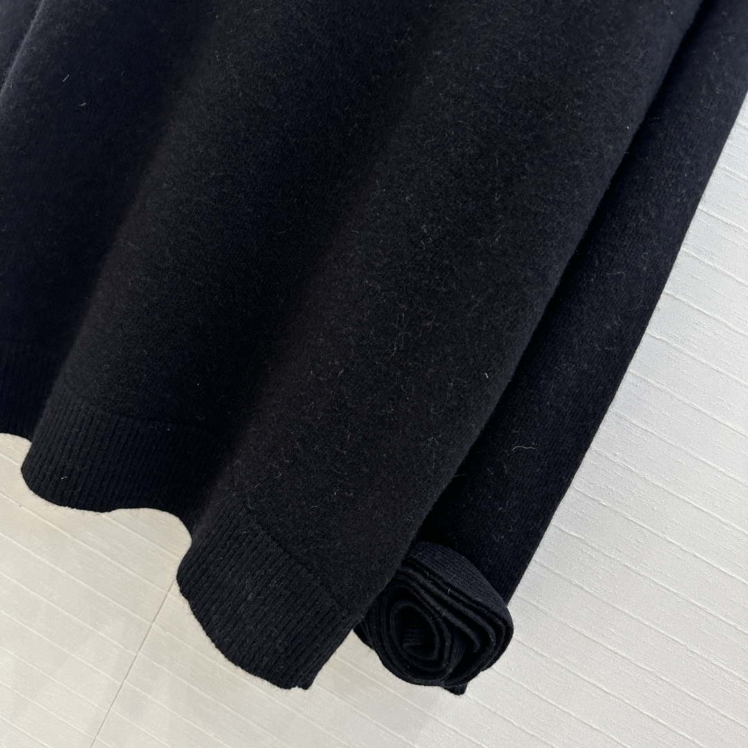 Valentino Women's Clothing Sweater Rose Sleeves Black V38110